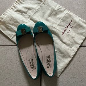 Salvatore Ferragamo Vara bow patent leather flats in teal